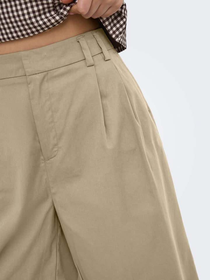 Onlanny Hw Baggy Bermuda Shorts Pnt - Zand