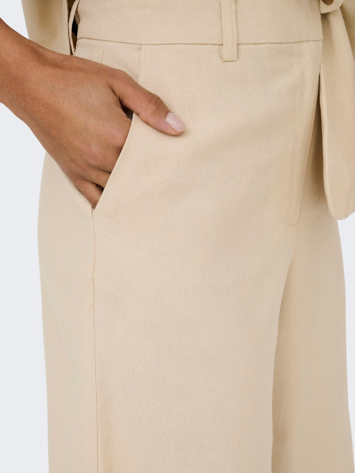 Jdynaomi Linen Mw Bermuda Shorts Tlr - Beige