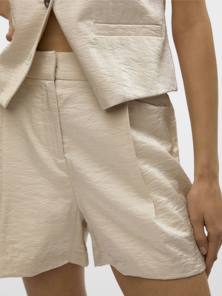 Vmliana Mw Shiny Shorts - Beige