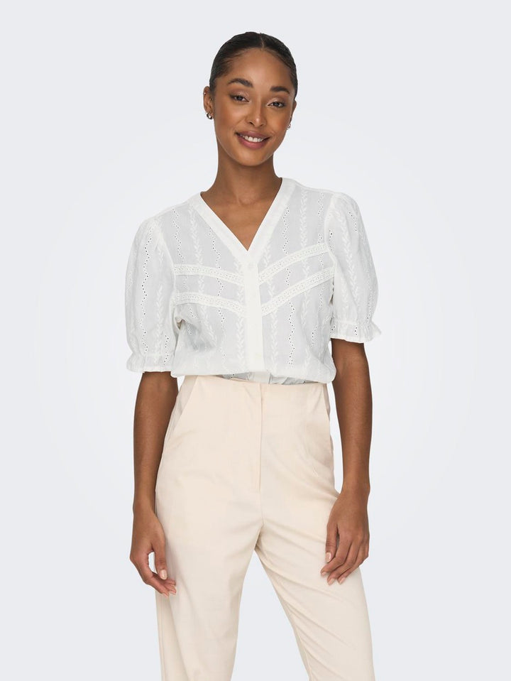 Onlfrida Ss V-neck Button Top Wvn - Off-white