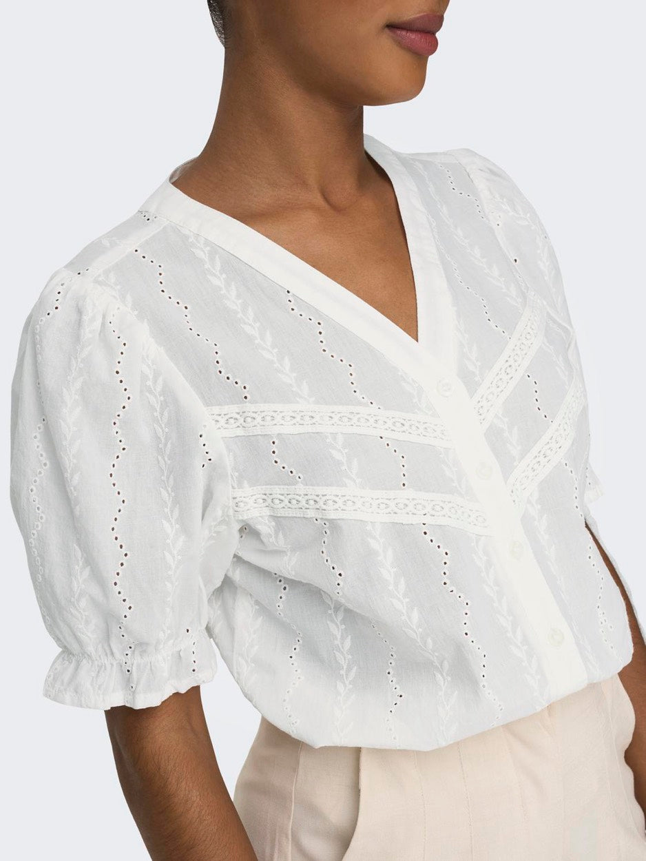 Onlfrida Ss V-neck Button Top Wvn - Off-white