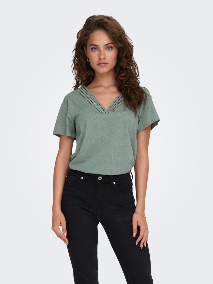 Onlbenita S/s V-neck Top Jrs - Olijf