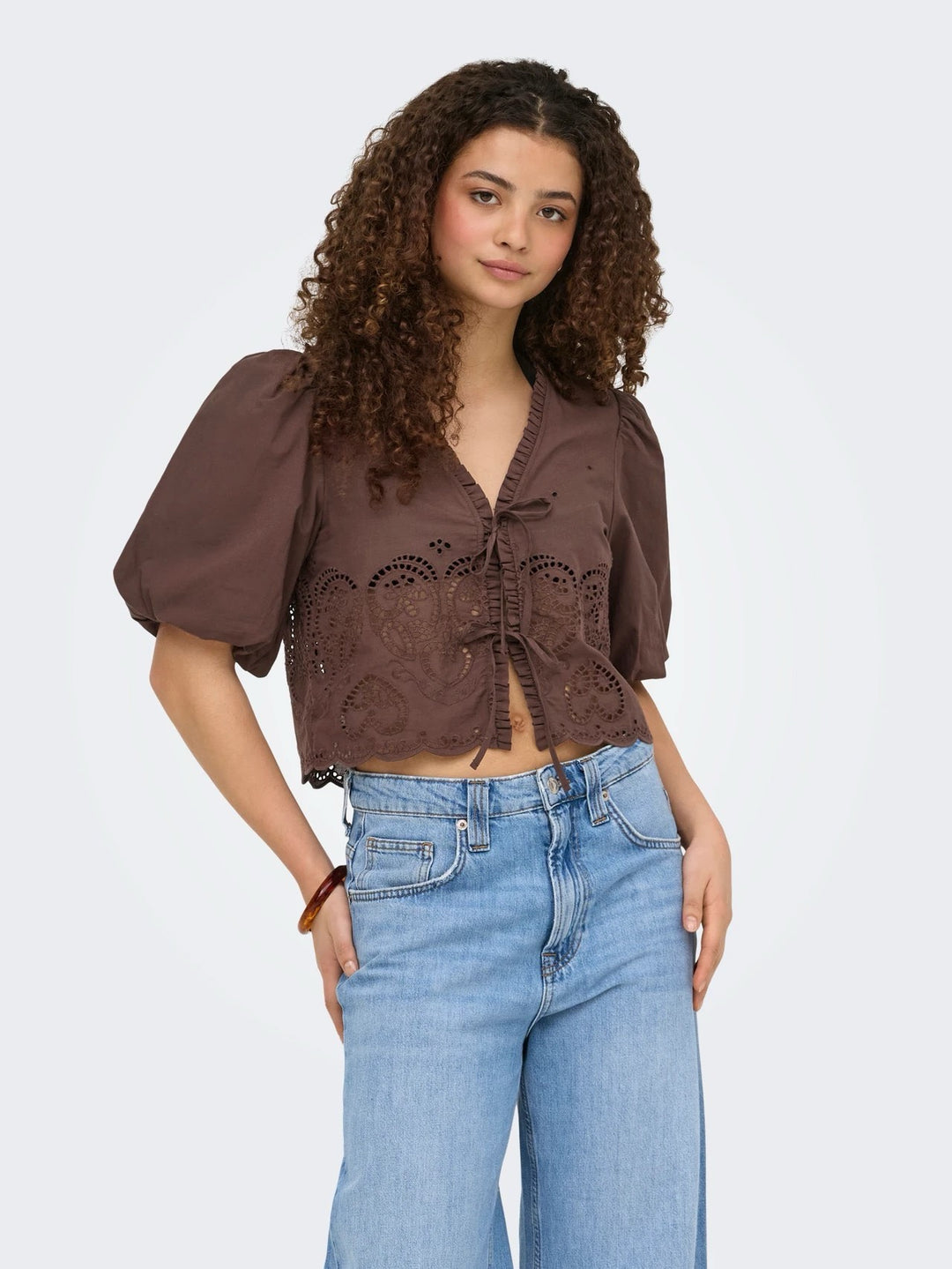 Onlbryson S/s Short Emb Tie Top Wvn - Bruin