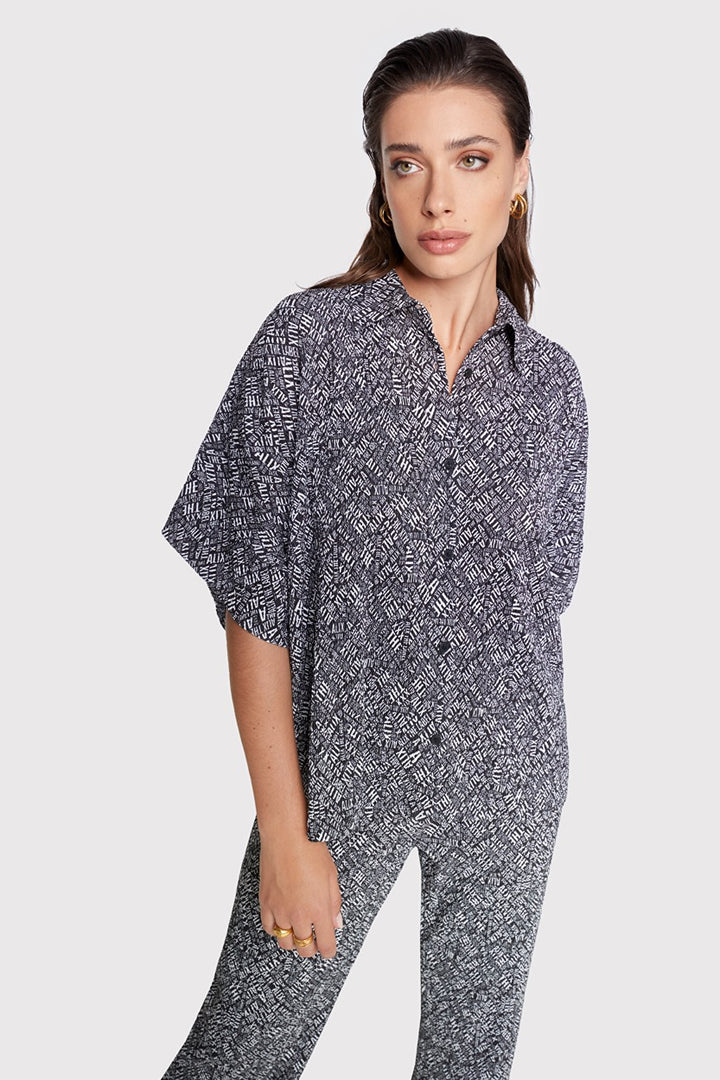 Ladies Woven Cricle Text Overside Blouse - Zwart Dessin